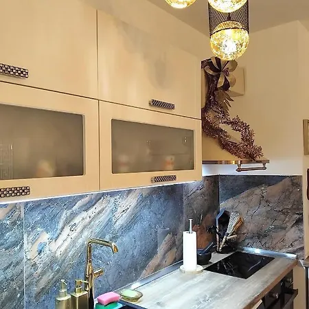 Apartment Art - Center *